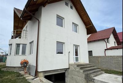 Casă individuală cu 5 camere cu Teren 319 Mp în Central - 2