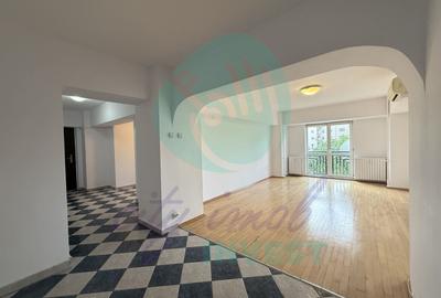 Apartament cu 4 camere semidecomandat în Unirii - 1