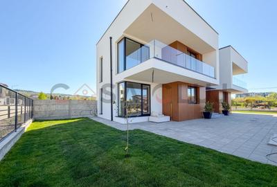 Duplex cu 4 camere cu Canalizare în Bună Ziua