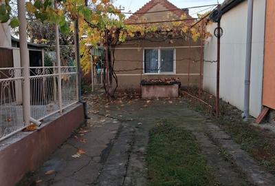 Casă cu 4 camere cu Teren 1440 Mp în Central - 2