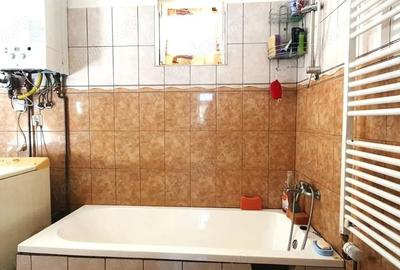 Casă cu 3 camere cu Teren 2568 Mp în Luna - 2