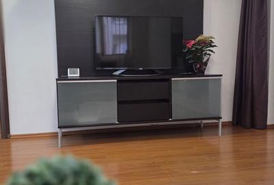 Apartament cu 3 camere semidecomandat în Bucureștii Noi