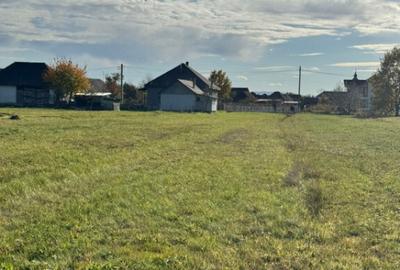 Teren pentru constructie ,20 ari,pozitie excelenta la drumul - 3