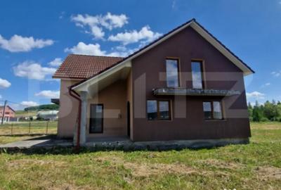 Casă cu 4 camere cu Teren 5600 Mp în Central