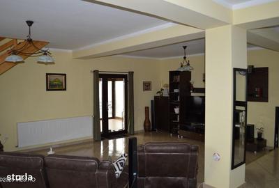 Casă cu 4 camere în Glâmbocu - 14