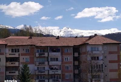 Apartament cu 4 camere decomandat în Petros - 18