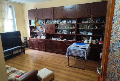 Apartament cu 3 camere decomandat în Ozana