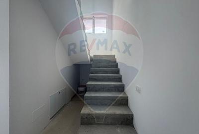 Casă cu 4 camere cu Teren 450 Mp în Săbăreni - 8