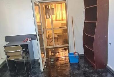 Spațiu comercial, de 50 mp, în Central - 3