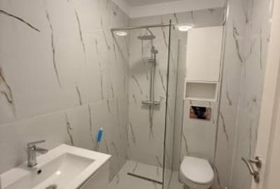 Apartament cu 3 camere semidecomandat în Florești
