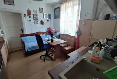 Casă cu 3 camere cu Canalizare în Florilor - 9