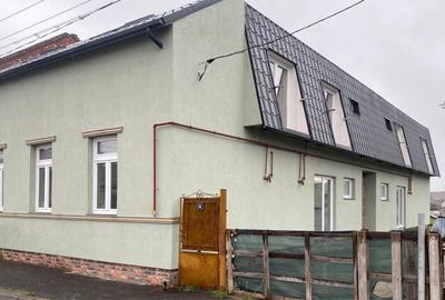 Casă cu 4 camere în Central - 1