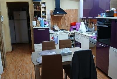 Casa parter+ etaj, zona complex unirii - 2