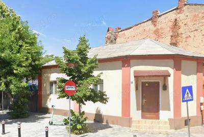 Casa la curte - Central ( Spa?iu Comercial )