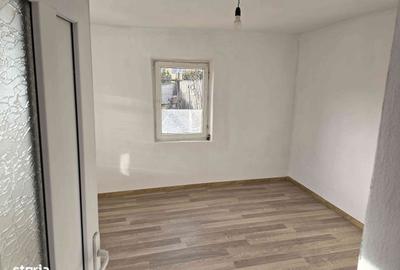Casă cu 8 camere cu Teren 1200 Mp în Braloștița - 3