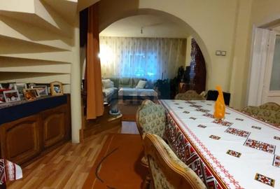 Casă cu 7 camere cu Canalizare în Sânmartin - 11