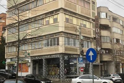 Spațiu comercial, de 886 mp, în Central - 7