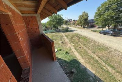 Casă cu 4 camere cu Teren 257 Mp în Livada de Bihor - 1