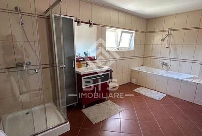 Casă cu 5 camere cu Canalizare în Central - 2