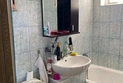 Apartament 3 camere de vanzare , Cartierul Soarelui et. 4 , 62.900 euro neg. - 1