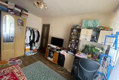 Apartament cu 3 camere semidecomandat în Valea Rosie