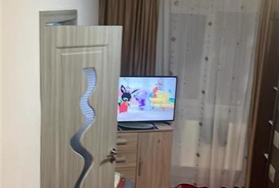 Apartament cu 3 camere semidecomandat în Tătărași - 3