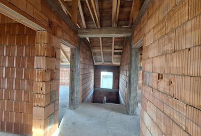 Casă cu 3 camere în Livada - 1