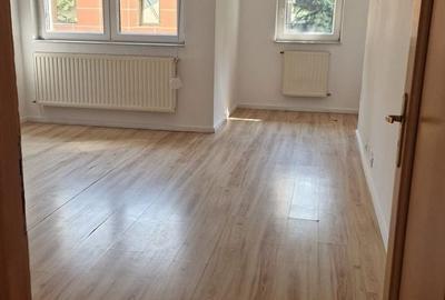 Casă cu 10 camere cu Teren 402 Mp în Tei - 12