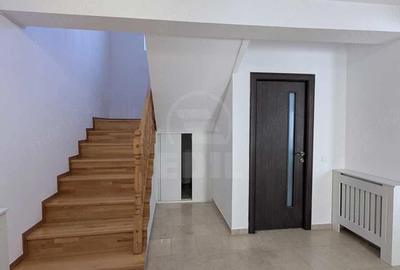 Casă cu 4 camere cu Teren 190 Mp în Central