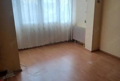 Apartament 2 camere de vanzare , Micro 14 , Strada Prahova , etaj 2 , 59.000 neg. - 1