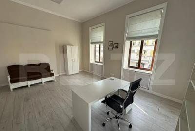 Spațiu comercial, de 72 mp, în Central - 4