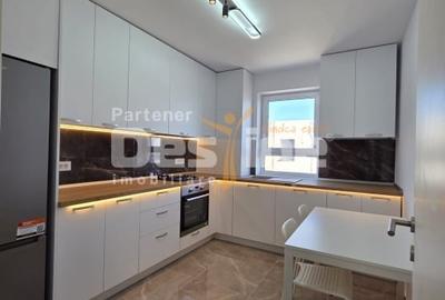 Apartament cu 3 camere decomandat în Tractorul - 3