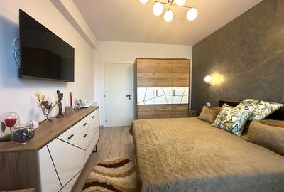 Apartament cu 3 camere semidecomandat, mobilat în Popas Păcurari