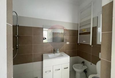 Casa / Spatiu comercial cu 6 camere de inchiriat in zona centrala - 11