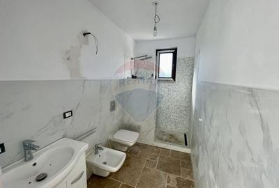 Casă individuală cu 5 camere cu Canalizare în Sud - 14