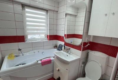 Apartament cu 2 camere decomandat în Roman