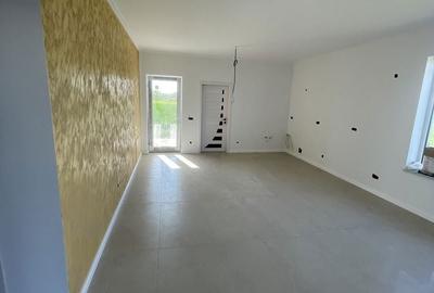 Casă cu 3 camere în Borș - 2