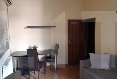 Apartament cu 2 camere decomandat, mobilat în P-ța Unirii