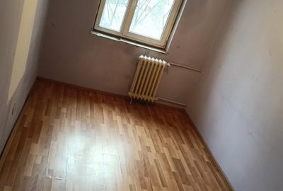 Apartament cu 4 camere semidecomandat, mobilat în 1 Decembrie 1918