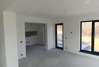 Casă cu Teren 663 Mp în Argeșelu - 4