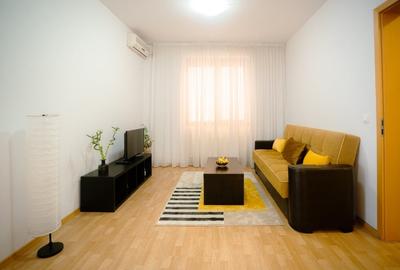 Ultracentral, închiriez apartament  3 camere