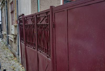 Casă cu 4 camere în Central - 1