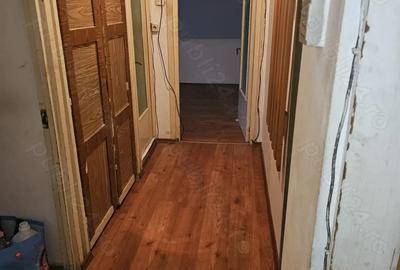 Apartament cu 3 camere semidecomandat în Central - 1