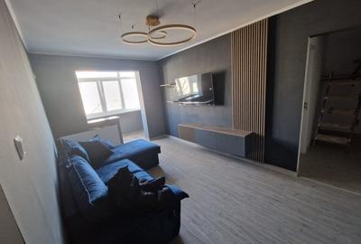 Apartament cu 3 camere semidecomandat, mobilat în Alexandru cel Bun