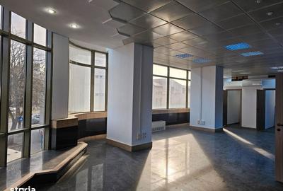 Spațiu comercial, de 338 mp, în Central - 13