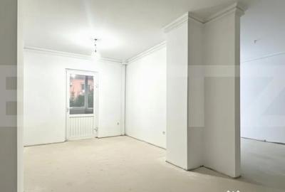 Apartament cu 4 camere decomandat în Decebal