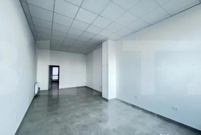 Spațiu comercial, de 50 mp, în Central - 3