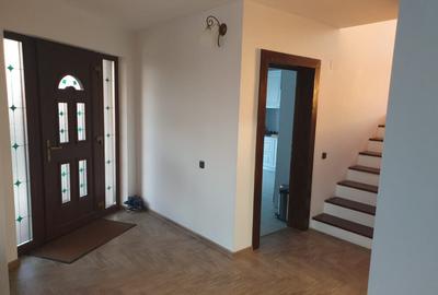 Casă cu 5 camere cu Teren 2200 Mp în Central - 6