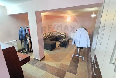 Casă cu 7 camere cu Teren 1371 Mp în Nord-Est - 18