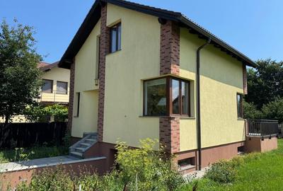 Casă individuală cu 5 camere cu Canalizare în Tractorul